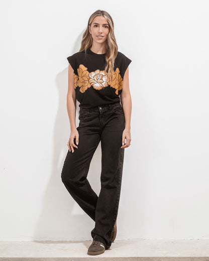 Remera Carlota Negra Flores Ocre