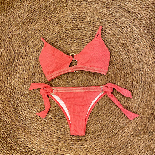 Bikini argolla textura rosa