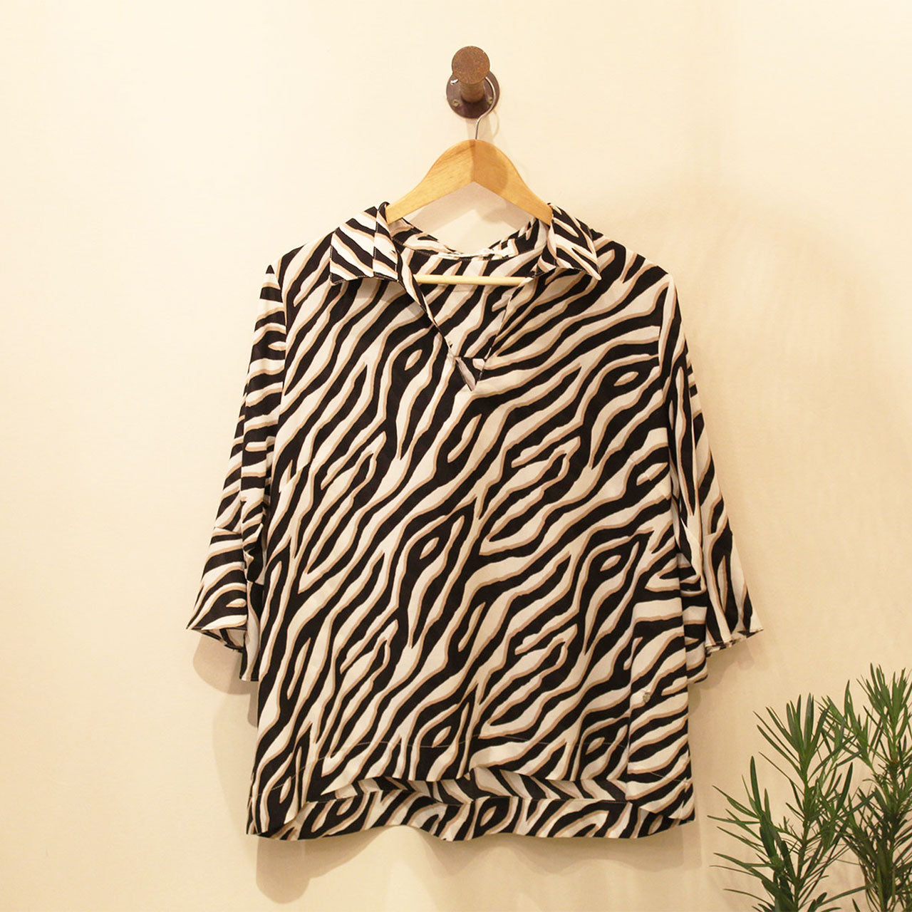 Blusa con mangas 3/4 en estampado animal print zebra